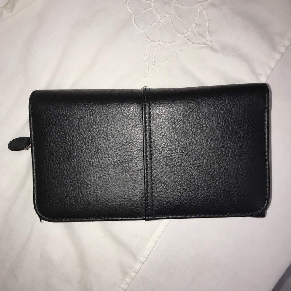 All Black Basic Design Leather Zip Around Wallet